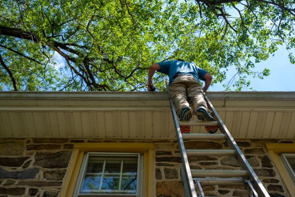 Industrial Gutter Cleaning in Tracy